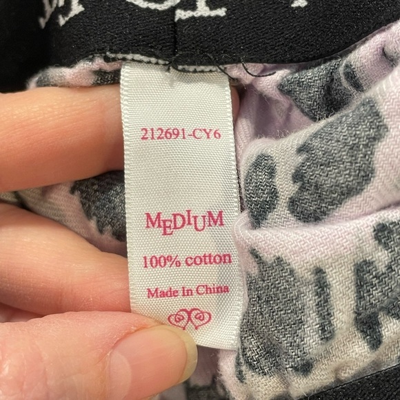 VICTORIA’S SECRET COTTON FLANNEL PAJAMAS IN LAVENDER ANIMAL PRINT - M - Picture 4 of 4